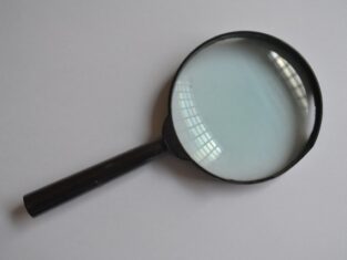 A magnifying glass to symbolise conducting a negotiation retrospective